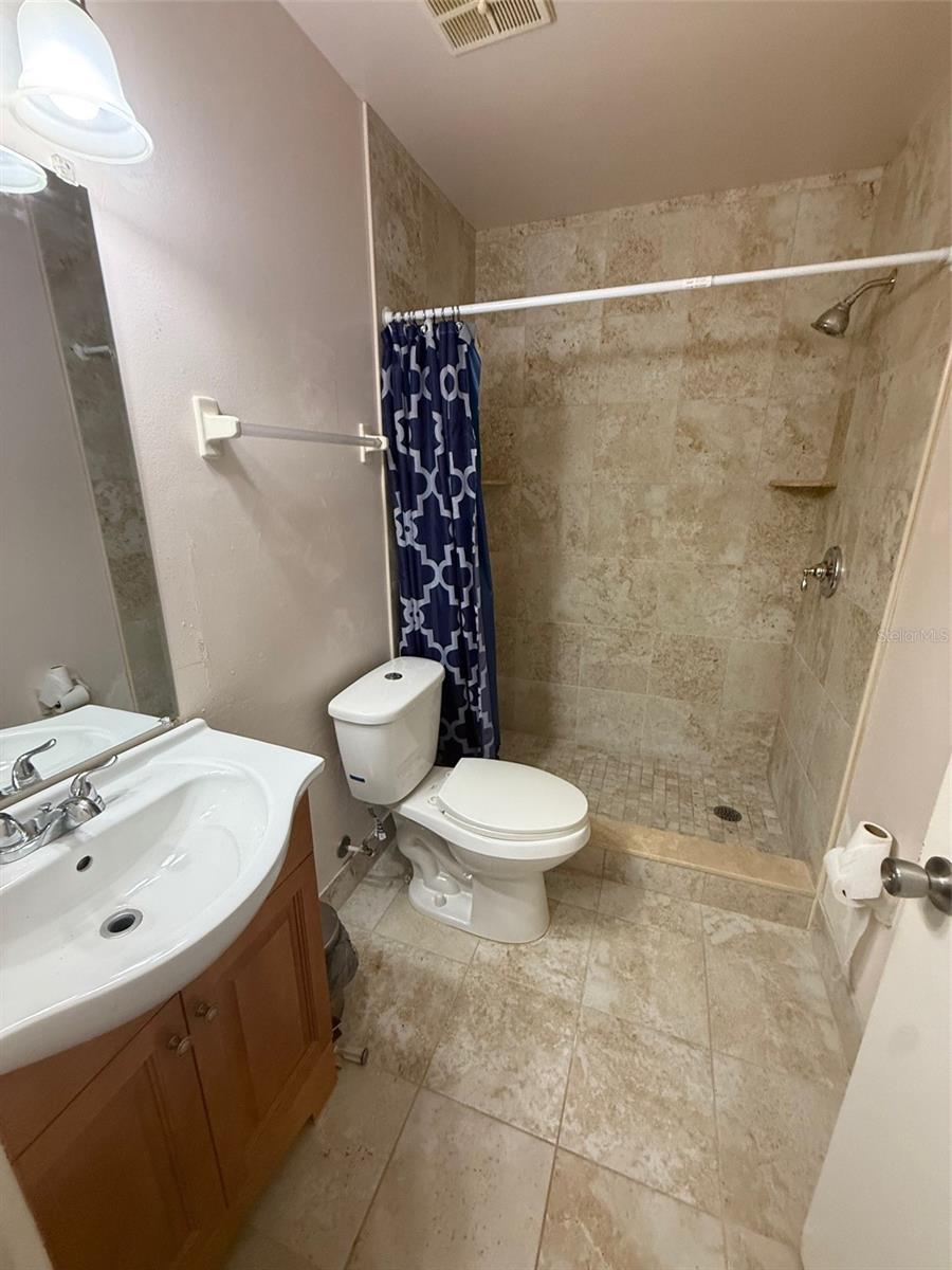 WESTSIDE TWNHMS - Residential Lease