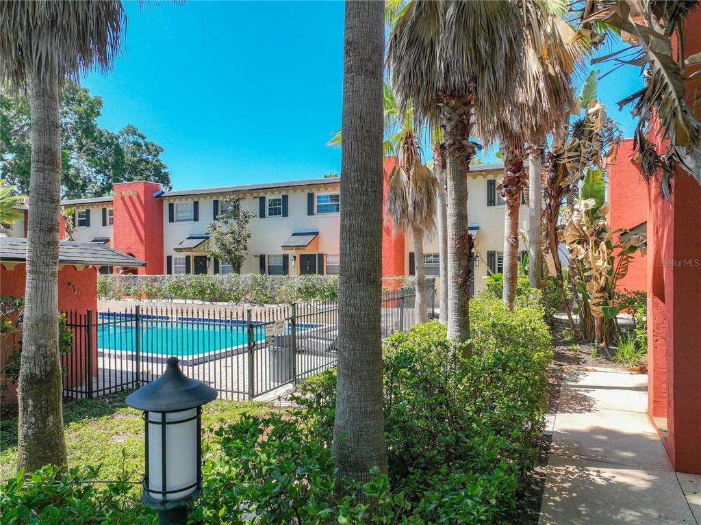 Photo of 2507 E Central Boulevard #22, Orlando, FL 32803 (MLS # O6404898)