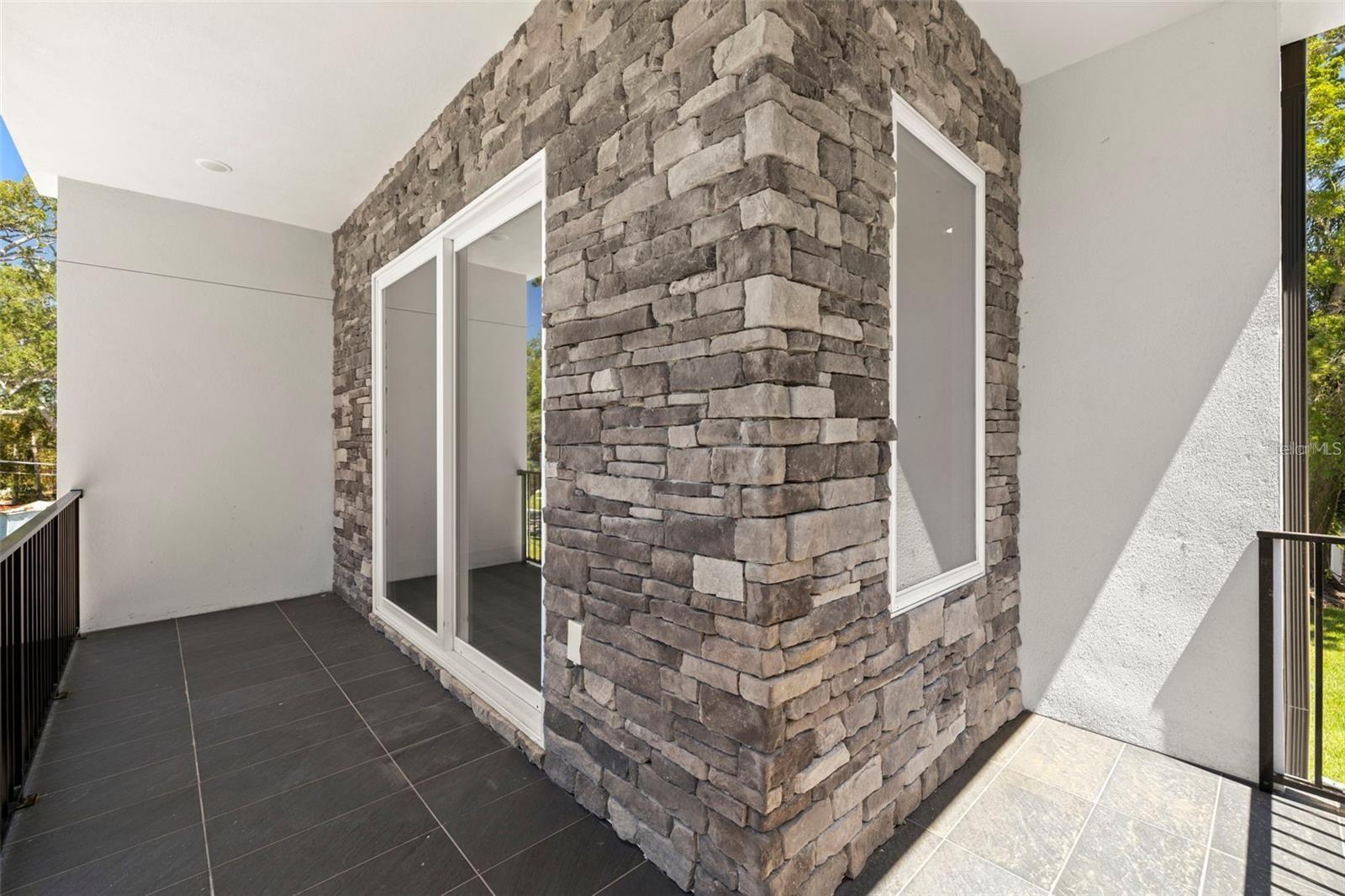 SUBURB ROYAL - Residential Lease