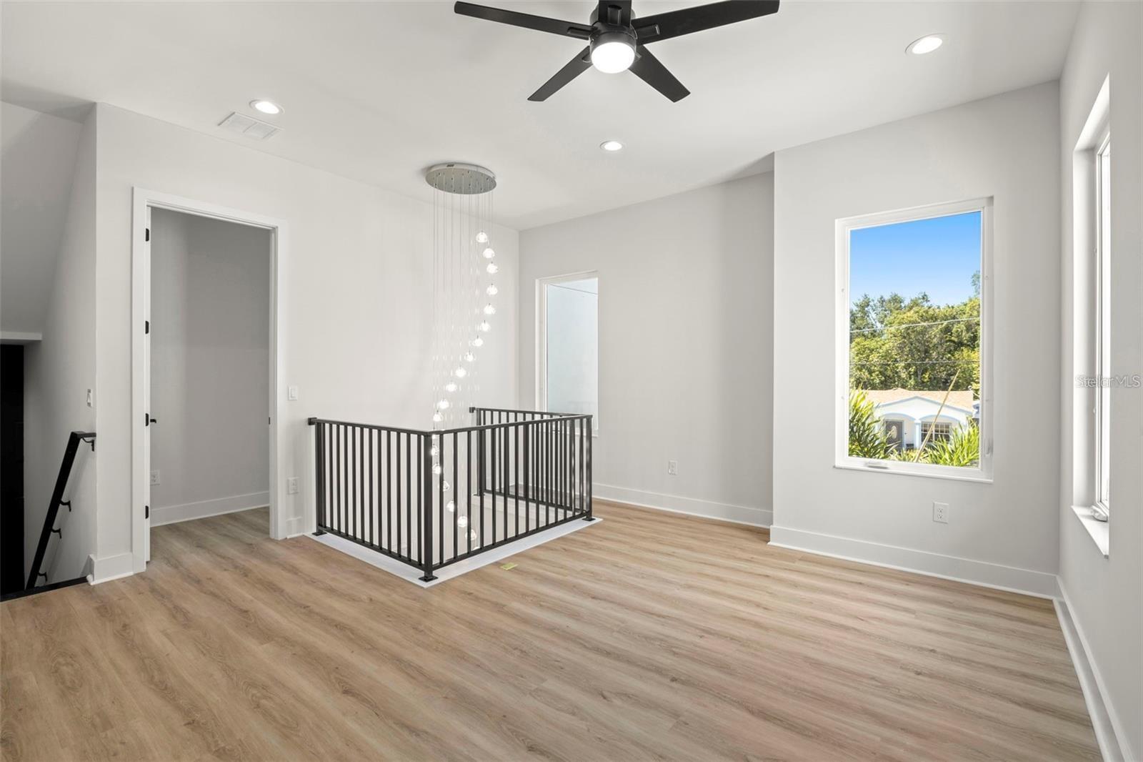 SUBURB ROYAL - Residential Lease