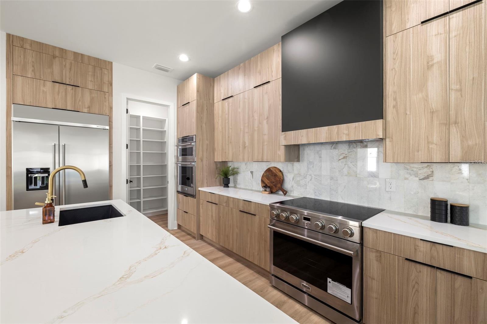 SUBURB ROYAL - Residential Lease