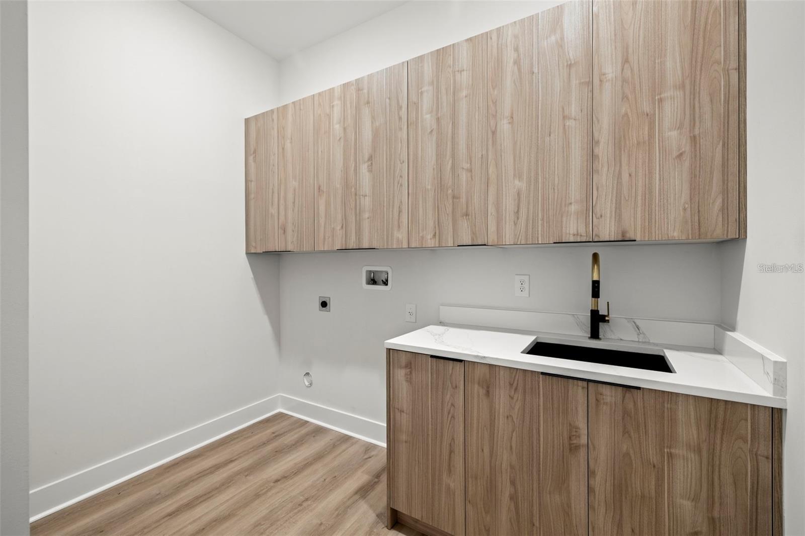 SUBURB ROYAL - Residential Lease