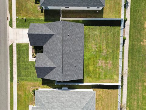 A home in LAKELAND