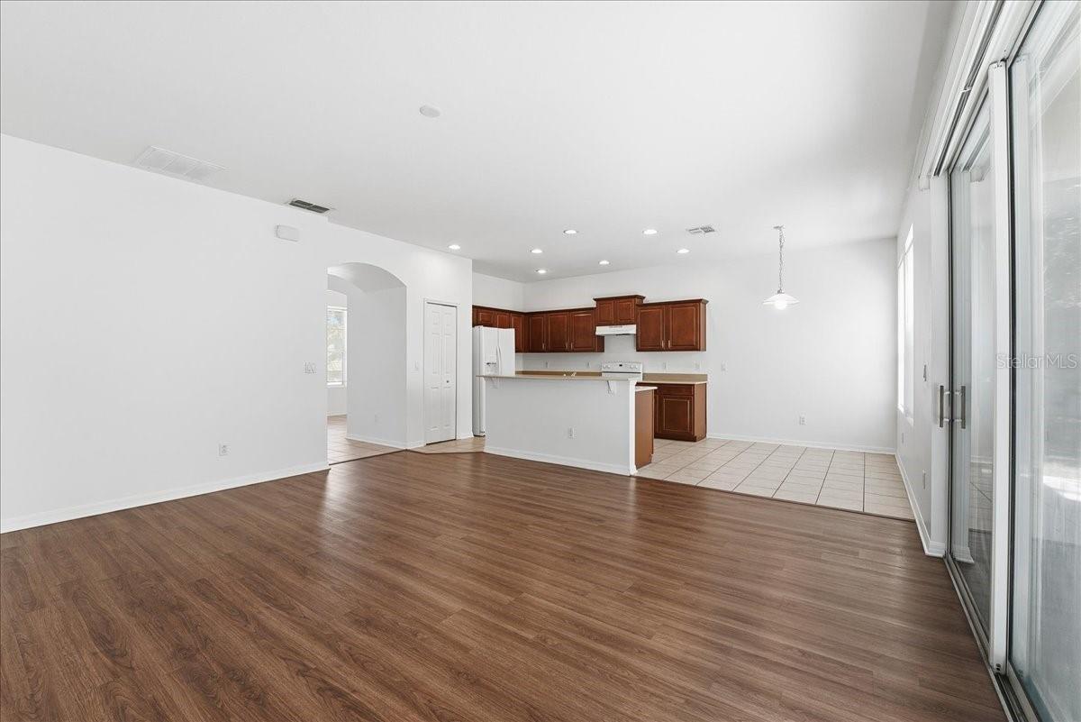 RESERVE/MDW LAKE A-I K M O Q T - Residential Lease