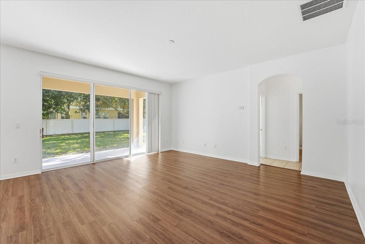 RESERVE/MDW LAKE A-I K M O Q T - Residential Lease