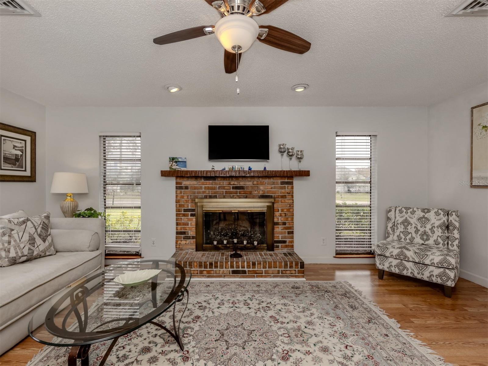 842 LINDEN ROAD