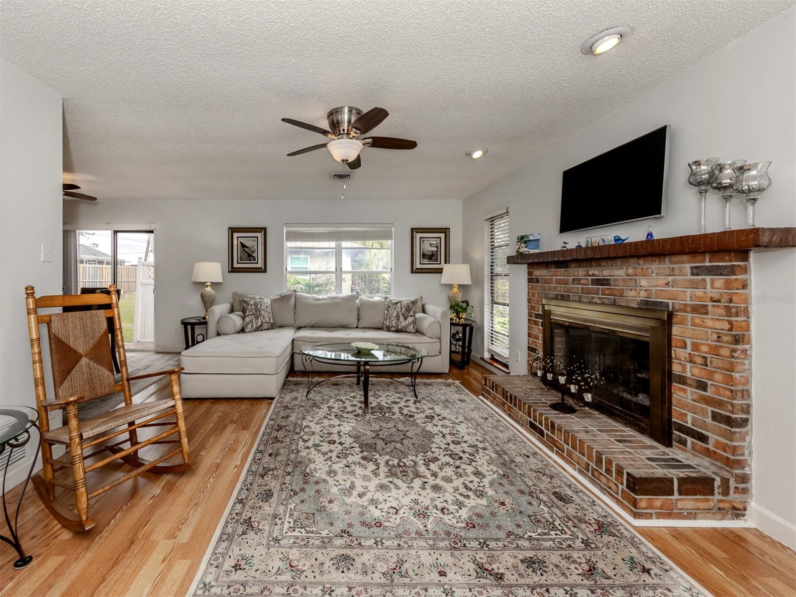842 LINDEN ROAD