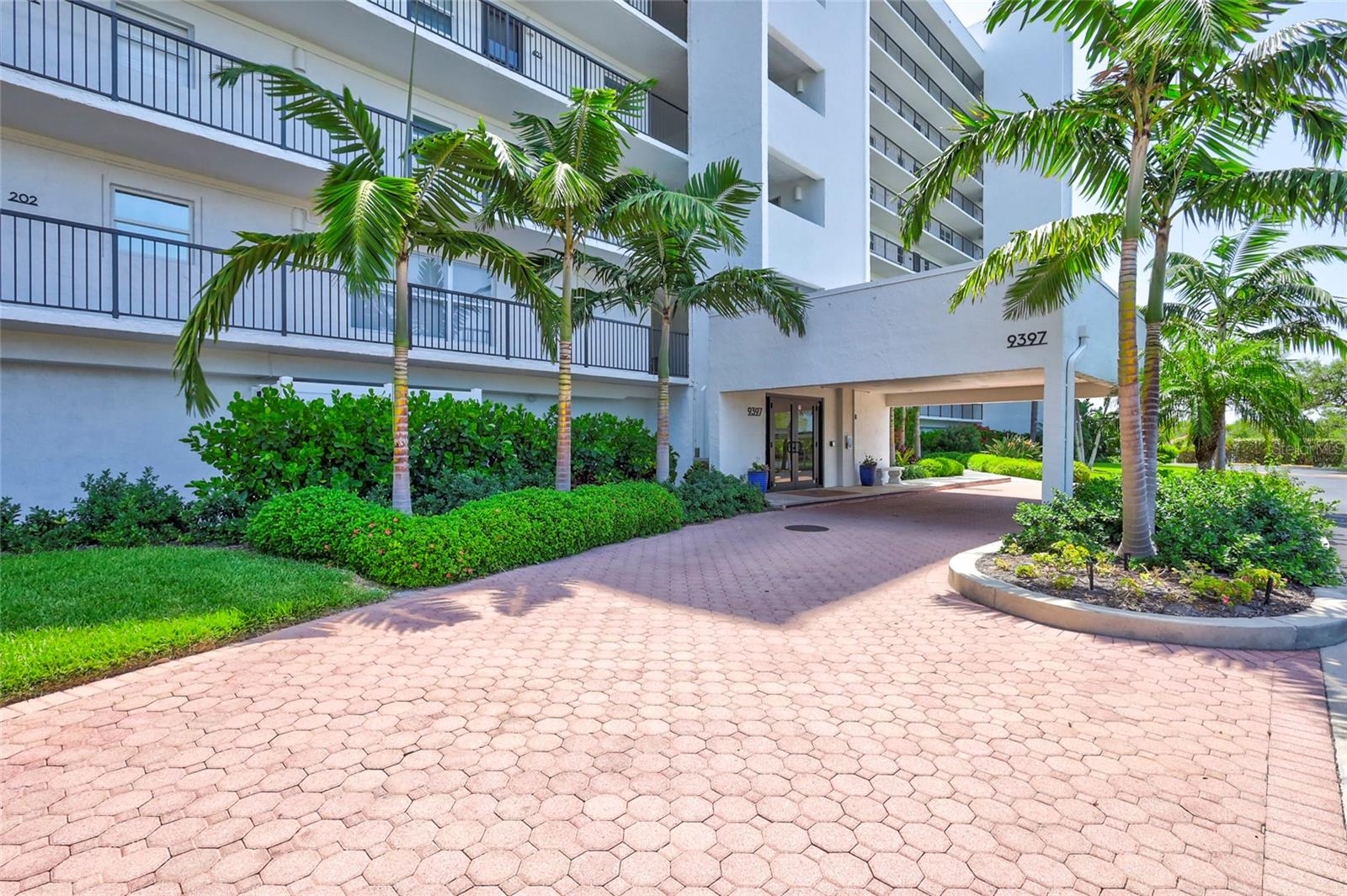 POINTE ON MIDNIGHT PASS - Residential