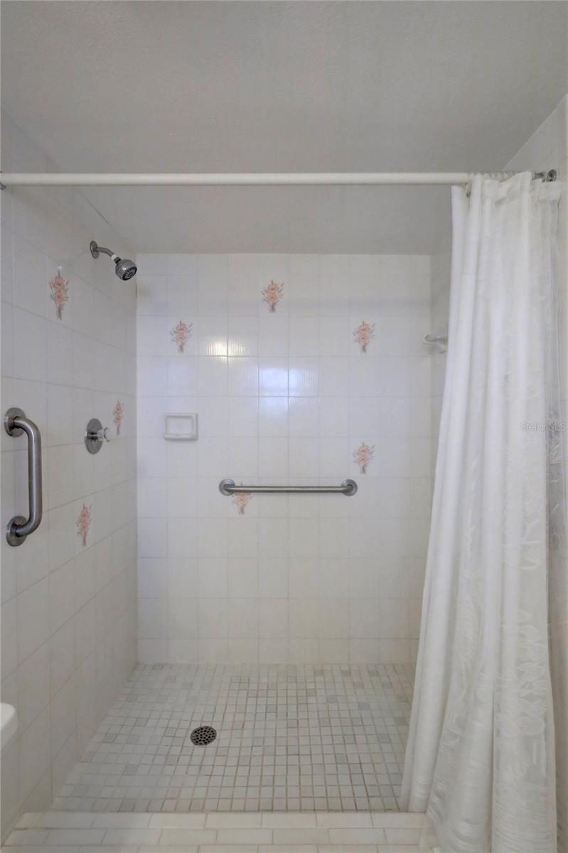 POINTE ON MIDNIGHT PASS - Residential