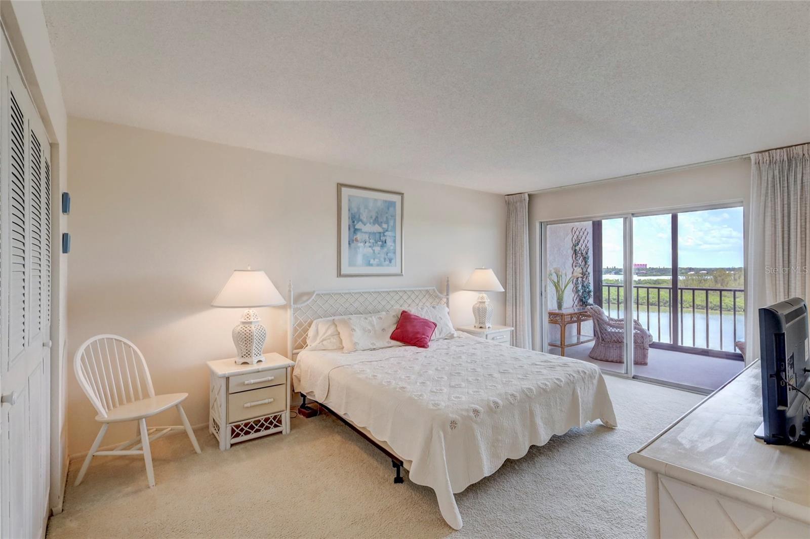 POINTE ON MIDNIGHT PASS - Residential