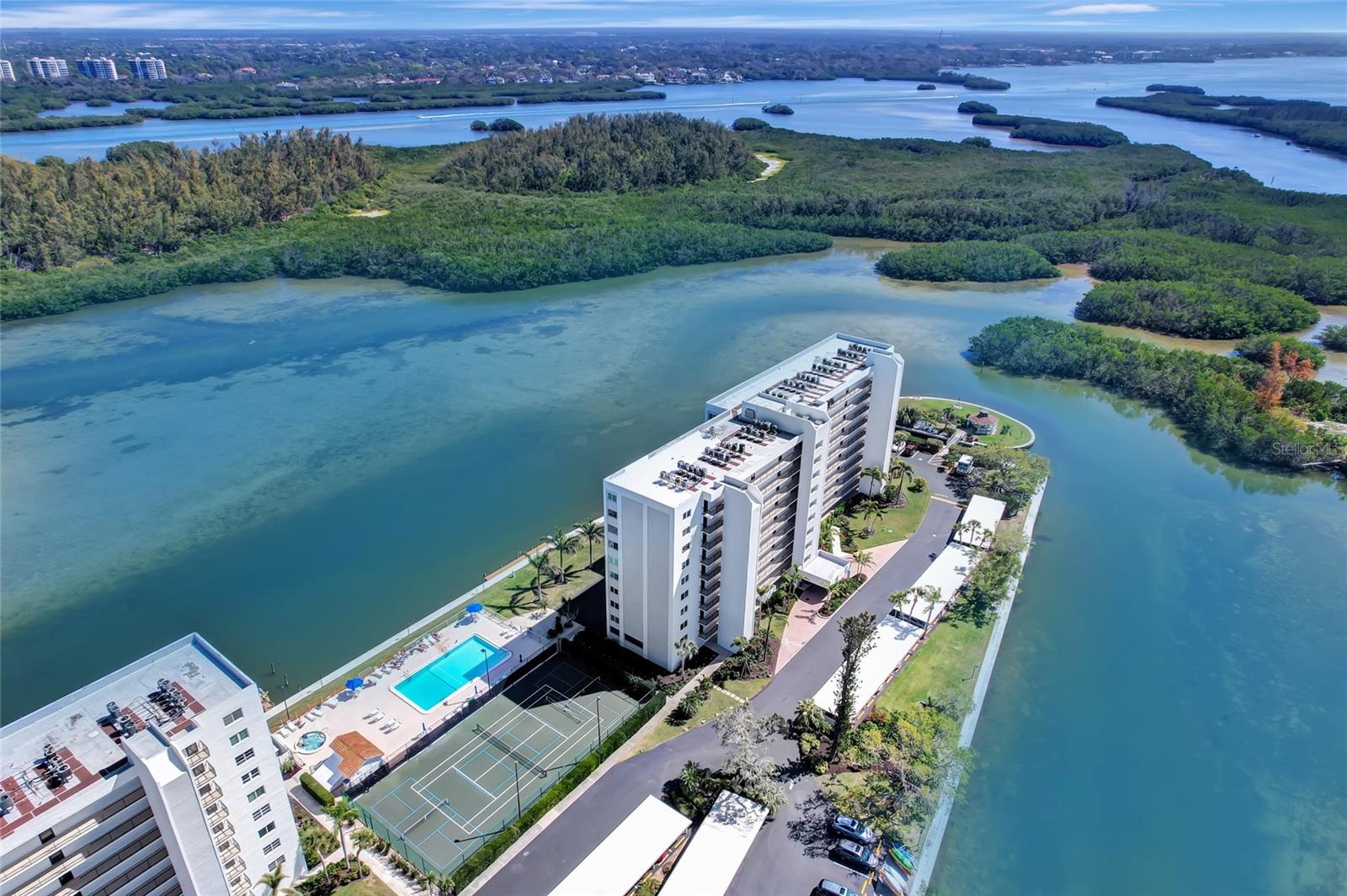 POINTE ON MIDNIGHT PASS - Residential