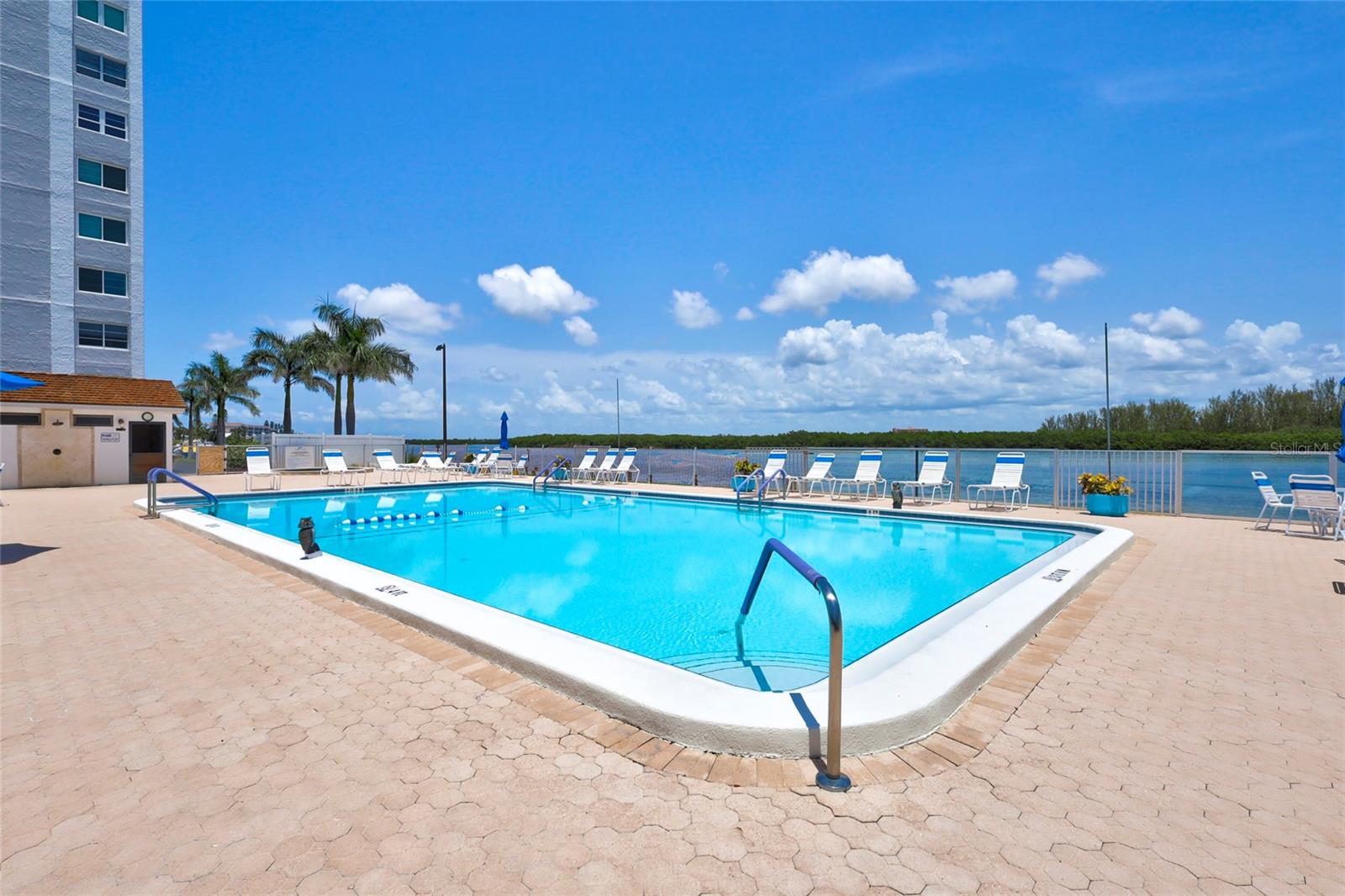 POINTE ON MIDNIGHT PASS - Residential