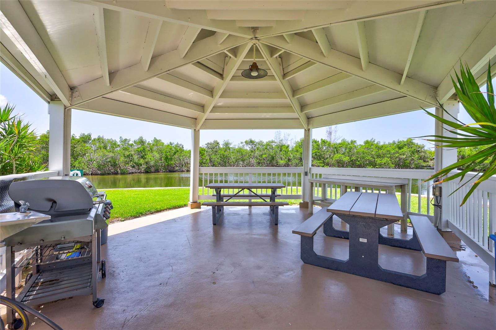 POINTE ON MIDNIGHT PASS - Residential