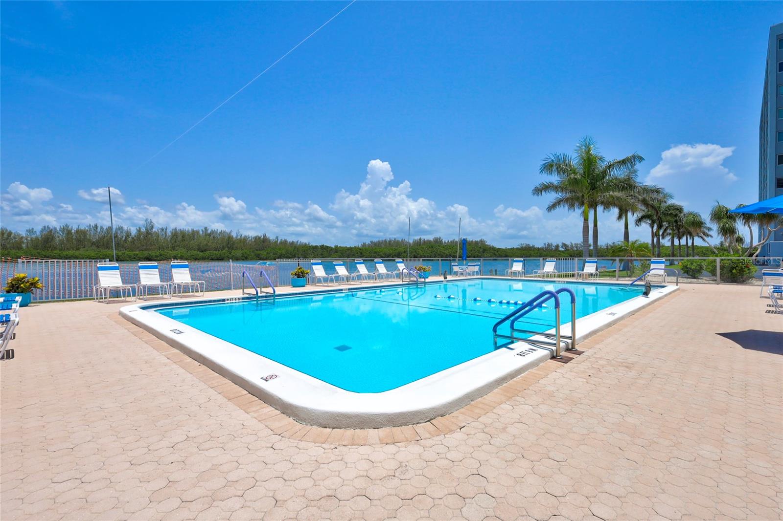 POINTE ON MIDNIGHT PASS - Residential