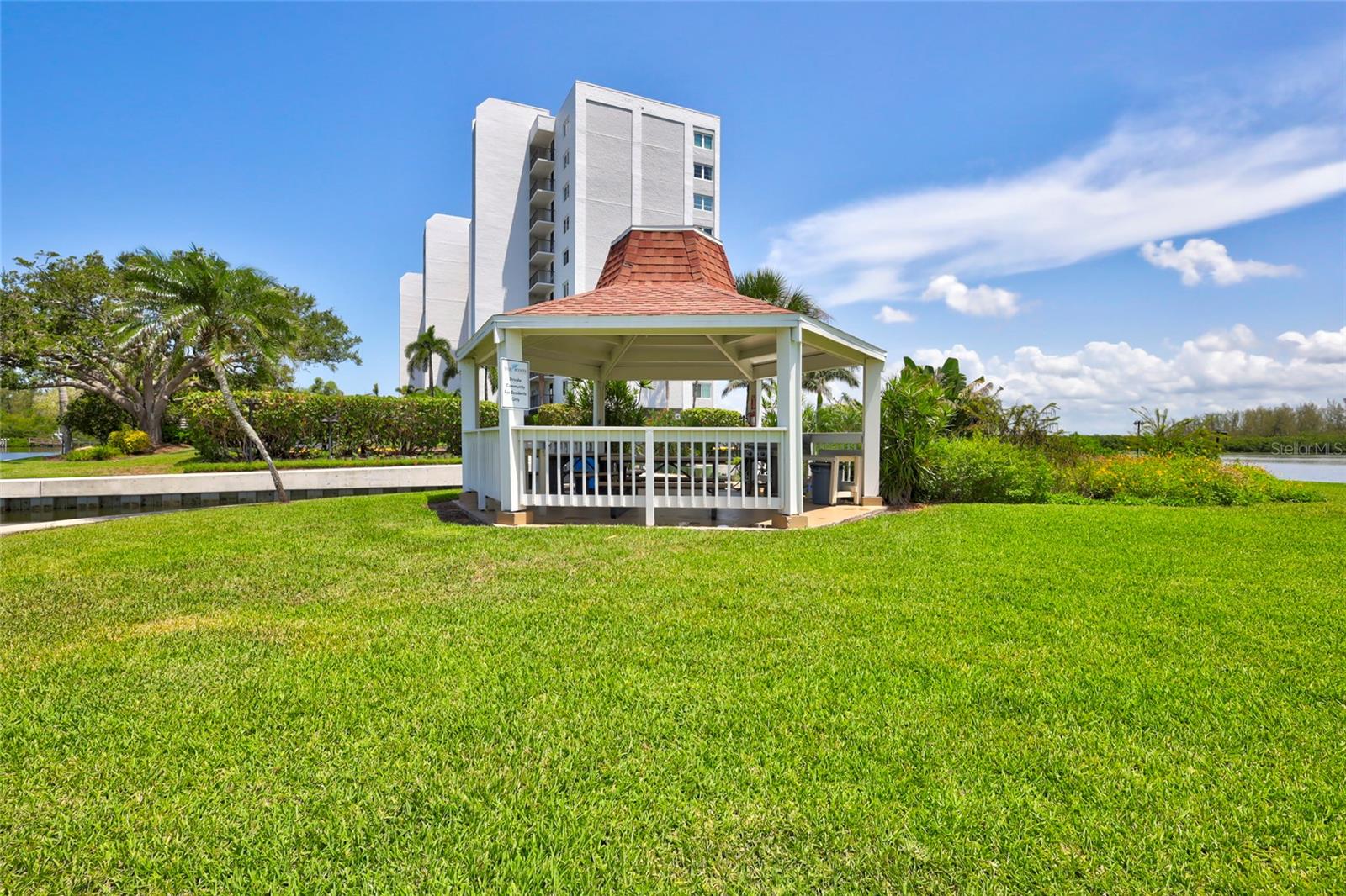 POINTE ON MIDNIGHT PASS - Residential