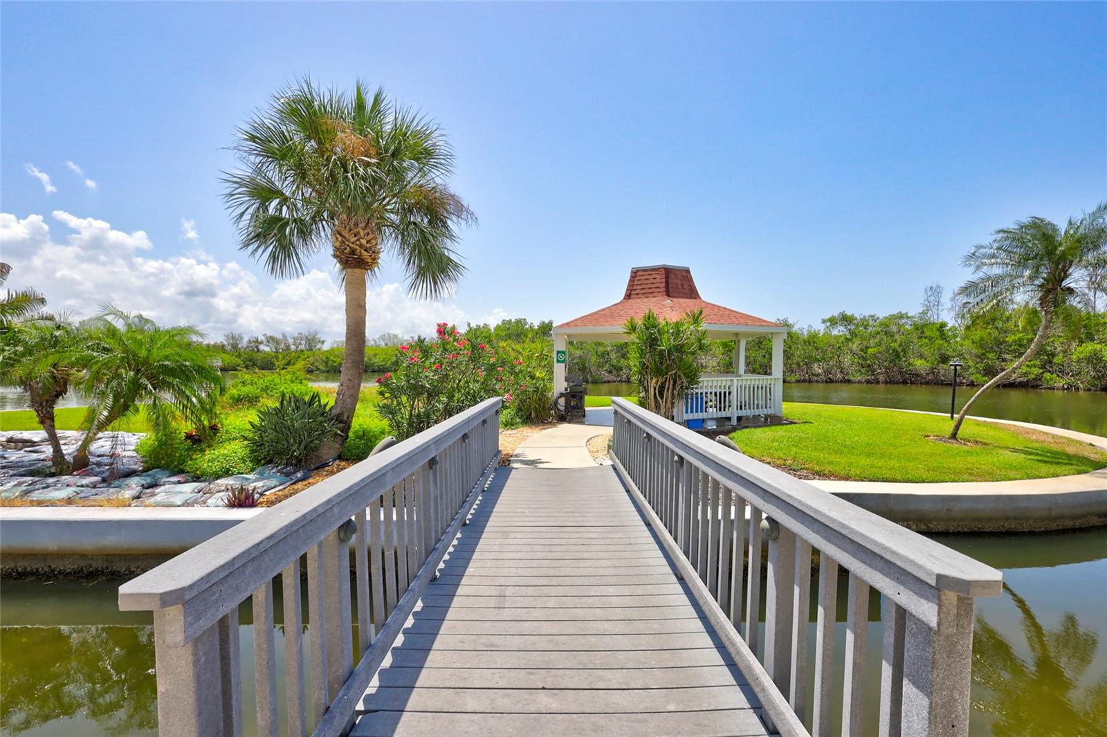 POINTE ON MIDNIGHT PASS - Residential