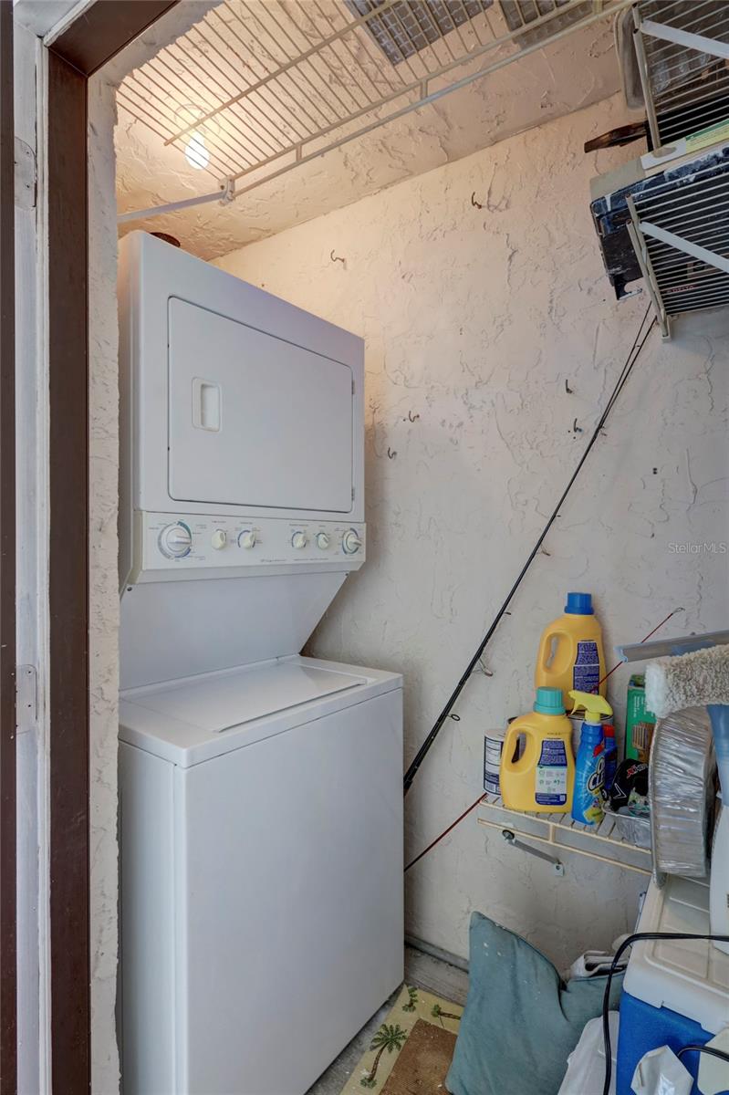 POINTE ON MIDNIGHT PASS - Residential