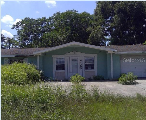 Short Sale. Short Sale. Subject to seller’s lender(s) approval of contract and terms. Property is being sold As-Is, with no repairs or warranties from the seller. Buyer is responsible for all due diligence, including verification of HOA, taxes, fees, and property condition. Please allow extended time for third-party approval.
This home is located in the Rolling Acres / Ridge Manor area of Brooksville (34602), with quick access to I-75, US-301, and SR-50 for commuting to Tampa, Ocala, or Orlando. Nestled in a quiet residential community surrounded by natural Florida landscapes, this property offers a great opportunity for a buyer or investor looking to add value through updates.
Whether you’re looking for an affordable entry into the market or a renovation project, this home is priced to reflect the unique short sale opportunity available.