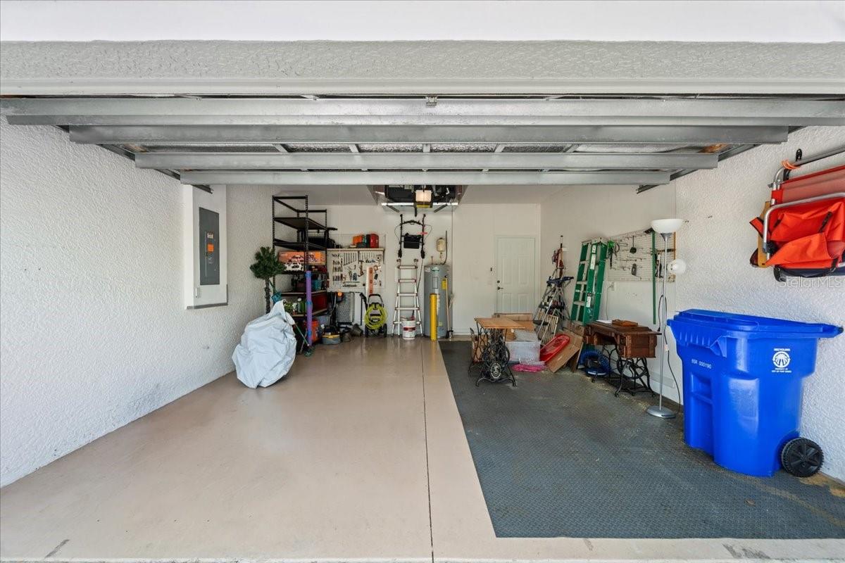 VILLA CAPRI/PELICAN PRESERVET - Residential