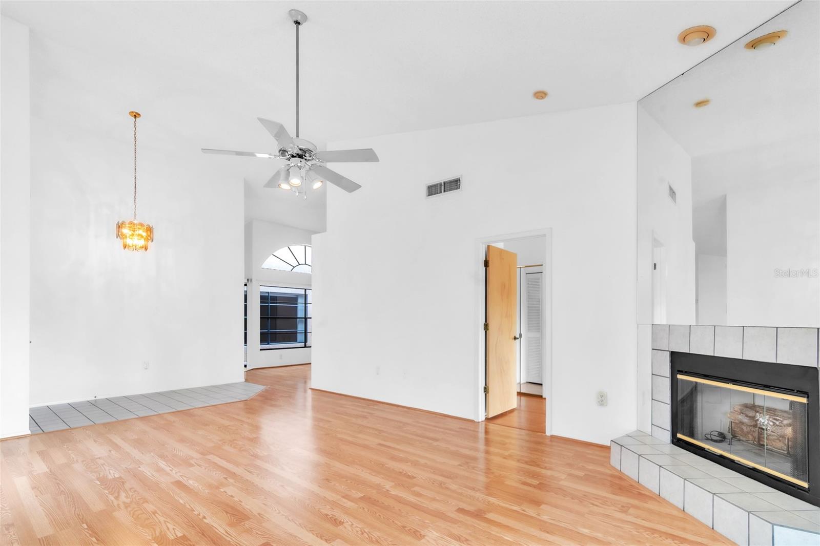 SALEM SQUARE - Residential