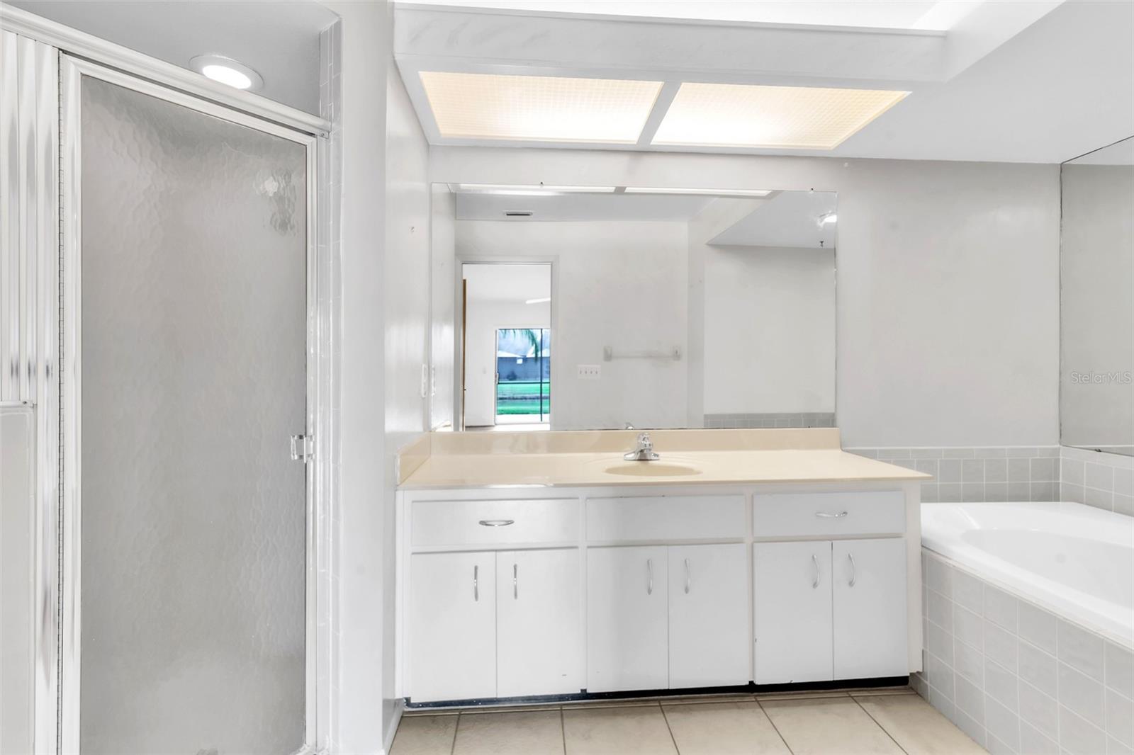 SALEM SQUARE - Residential