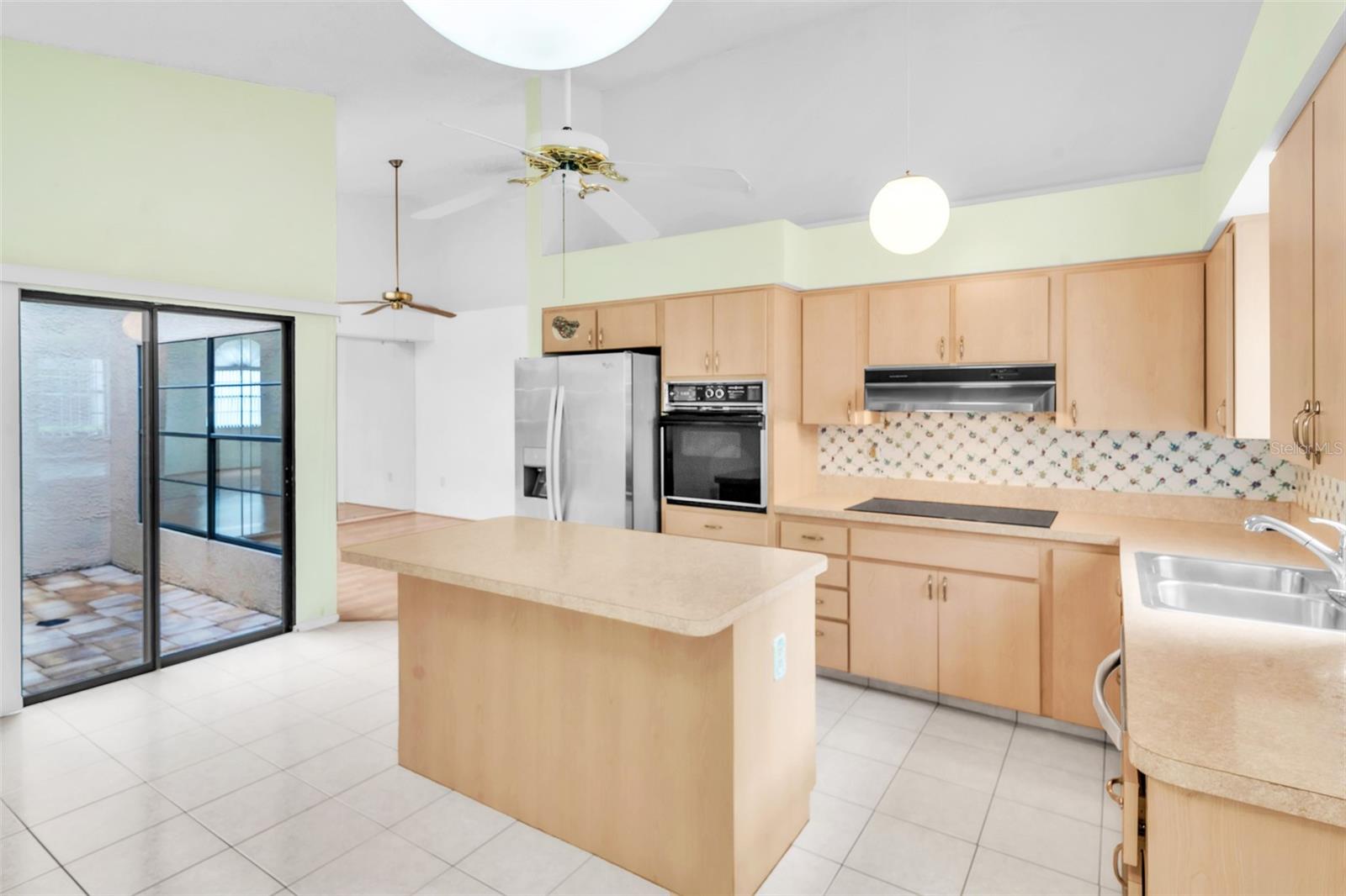 SALEM SQUARE - Residential