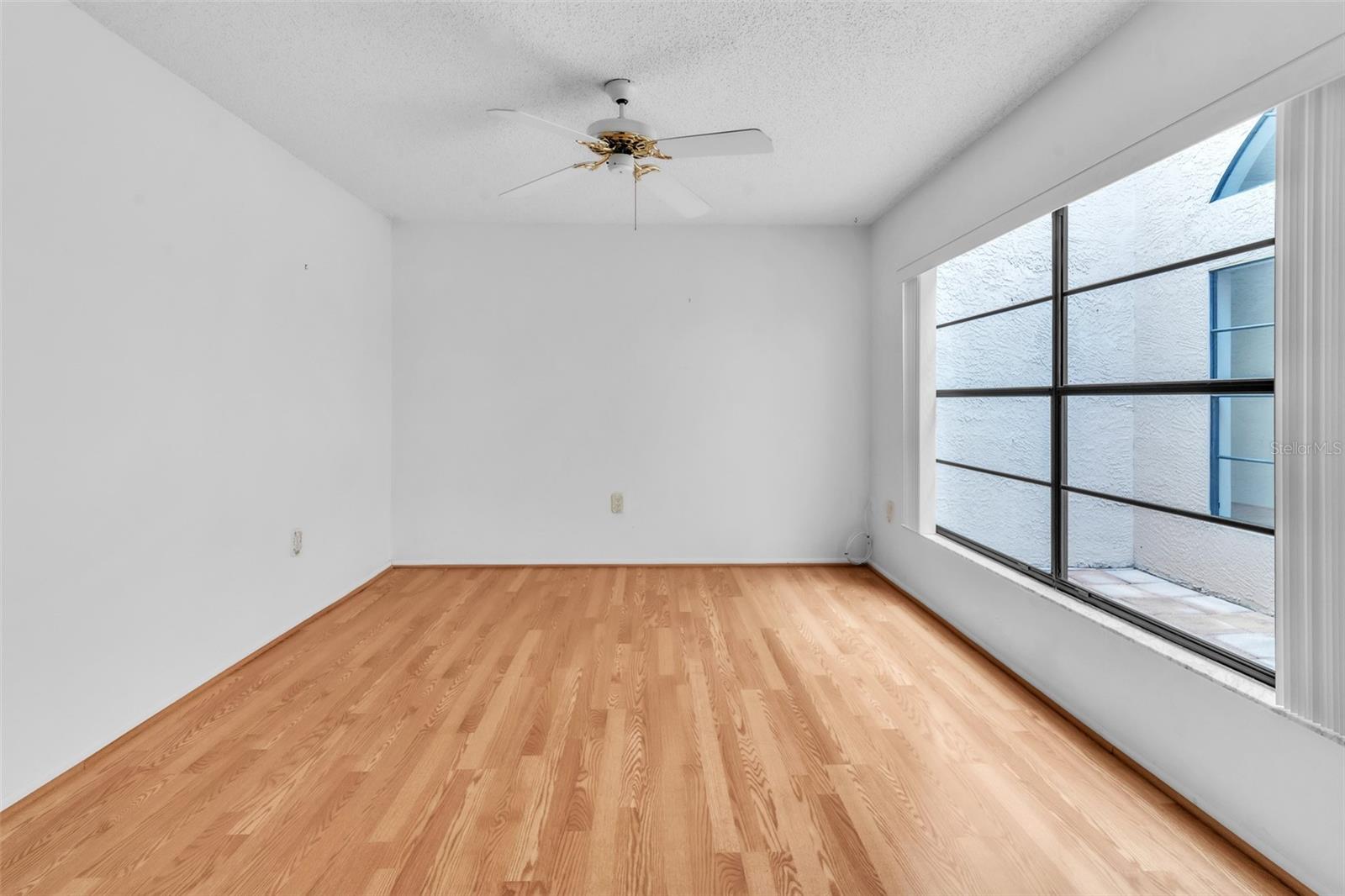 SALEM SQUARE - Residential