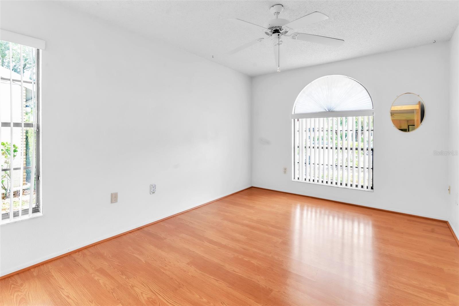 SALEM SQUARE - Residential