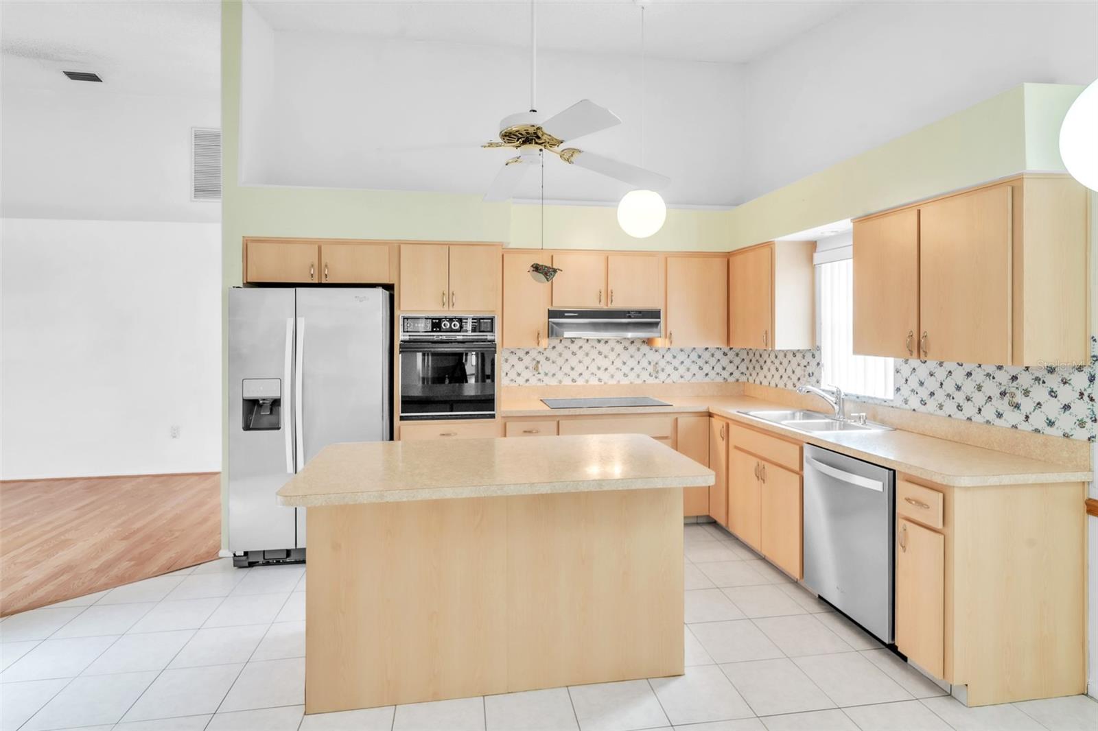 SALEM SQUARE - Residential