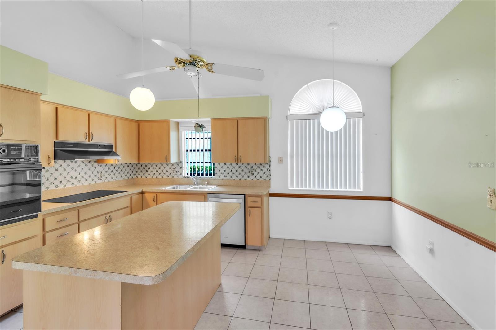 SALEM SQUARE - Residential