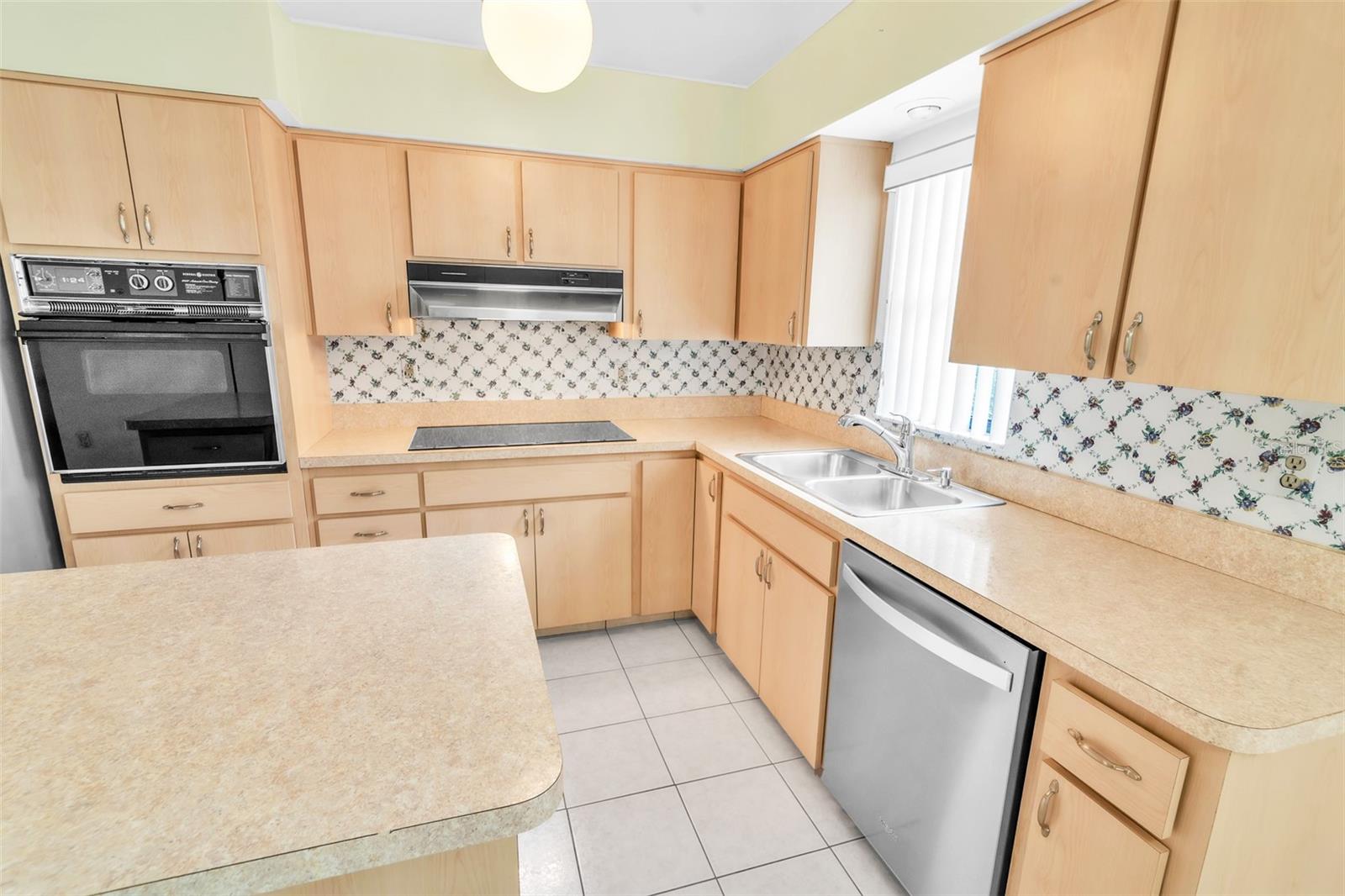 SALEM SQUARE - Residential