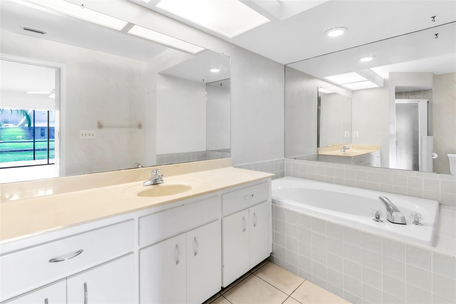 SALEM SQUARE - Residential