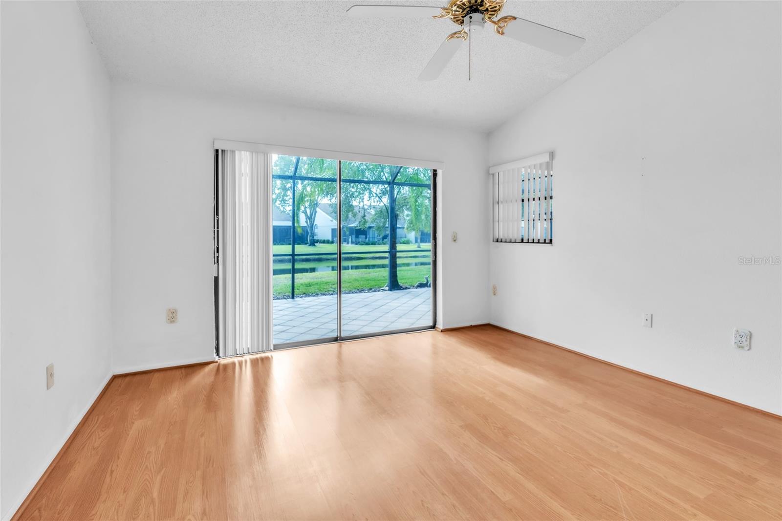 SALEM SQUARE - Residential