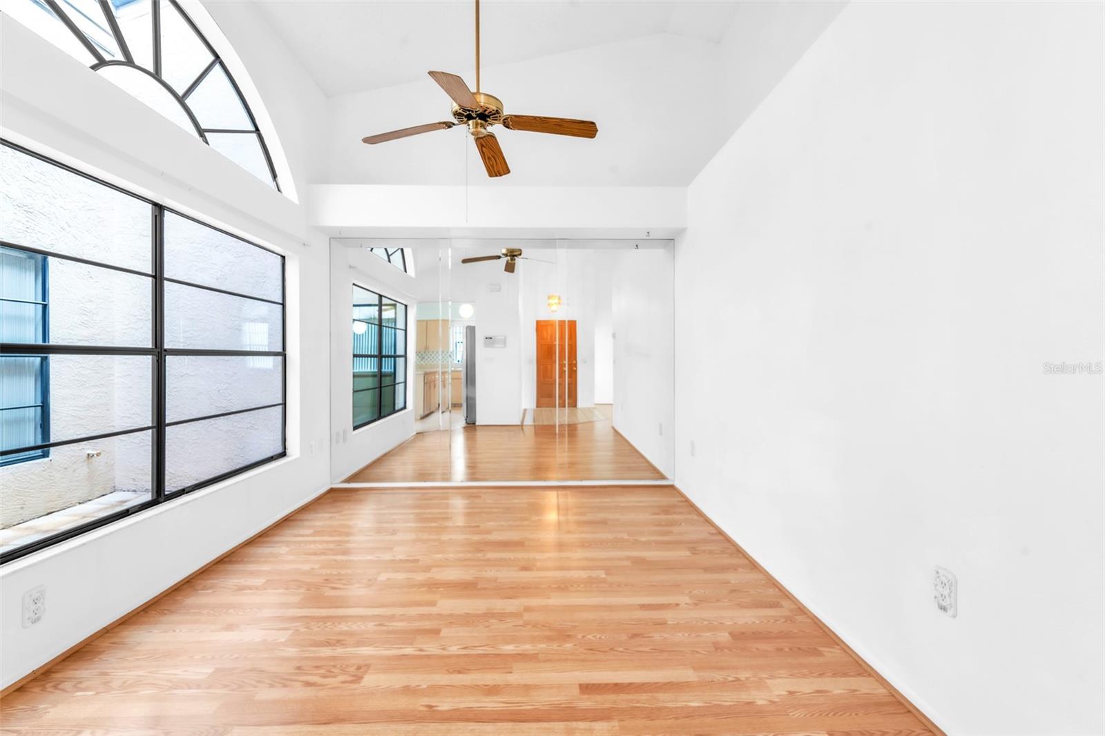 SALEM SQUARE - Residential