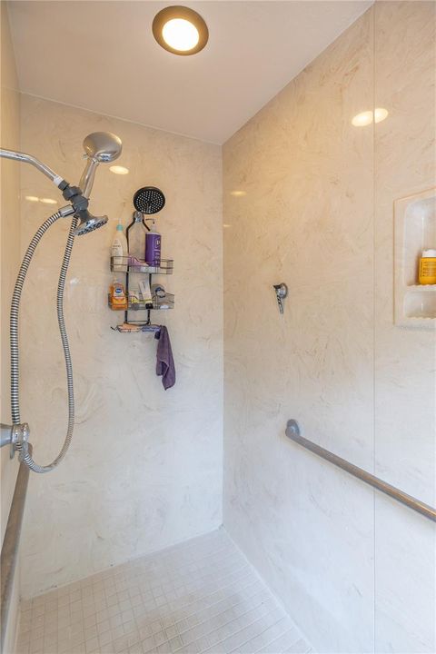 Tiny photo for 2550 SE 40th Street, Ocala, FL 34480 (MLS # OM728270)
