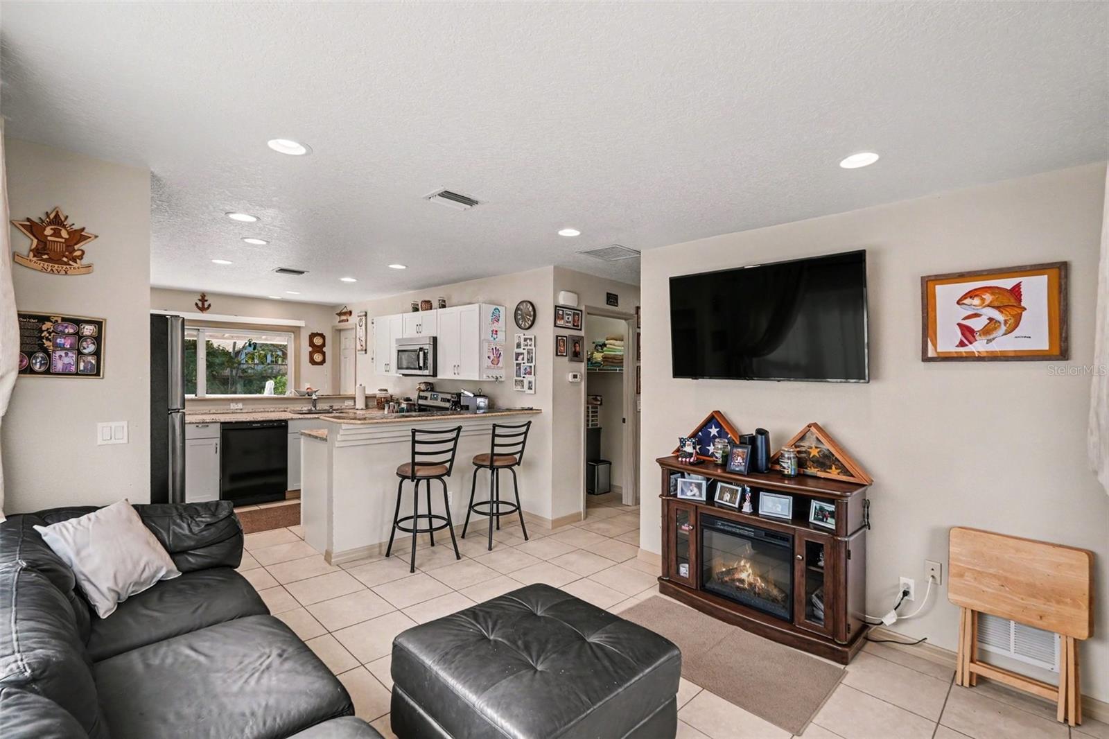 6101 AVENUE OF THE PALMS