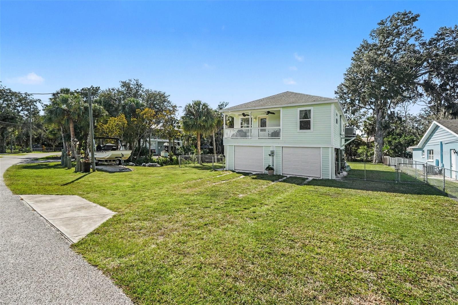 6101 AVENUE OF THE PALMS