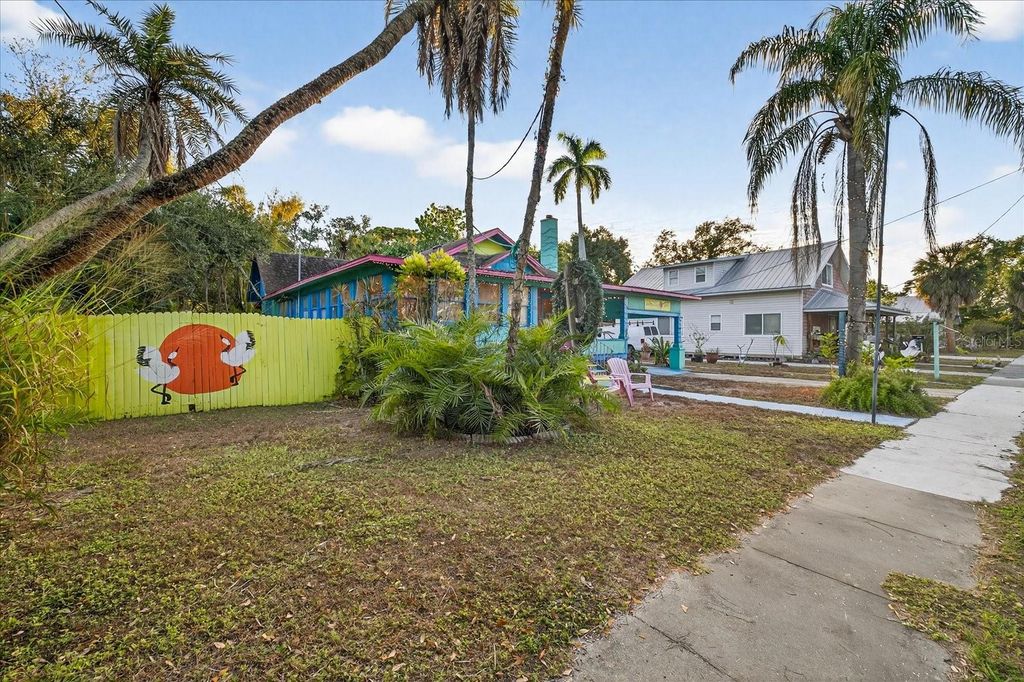 Photo of 1019 10th Avenue W, Bradenton, FL 34205 (MLS # A4674029)