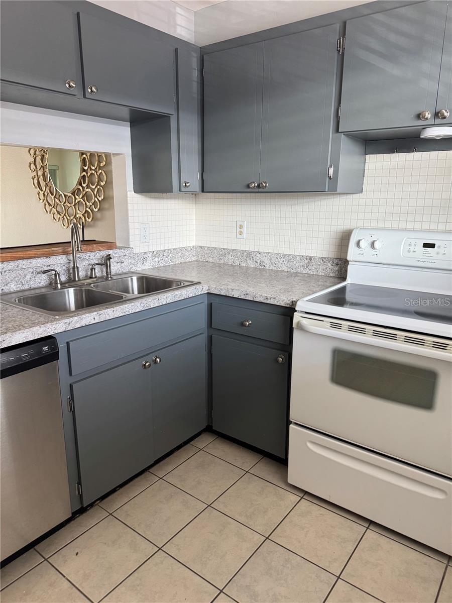 IMPERIAL COVE 5 - Residential Lease