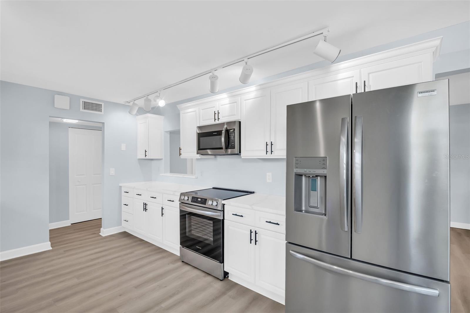 BAY ISLAND GROUP 13 - Residential