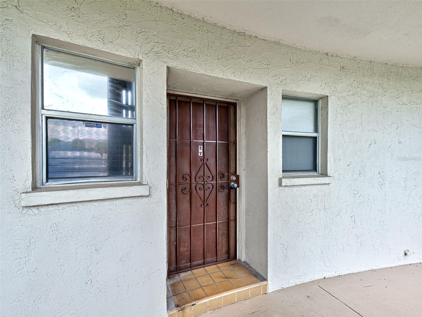 One or more photo(s) has been virtually staged. Discover the perfect blend of comfort and convenience in this charming ground floor 1-bedroom condo, ideally situated just moments from the vibrant downtown Venice and the stunning Venice Beach. This unit is an excellent choice for both seasonal and year-round rentals, featuring a new water heater and modern appliances for hassle-free living. Enjoy the serene ambiance with sliders leading to a screened-in sitting area off the master bedroom, perfect for relaxation. With a laundry room conveniently located nearby, this condo offers everything you need for a delightful coastal lifestyle. Don't miss out on this opportunity to embrace the Venice experience!