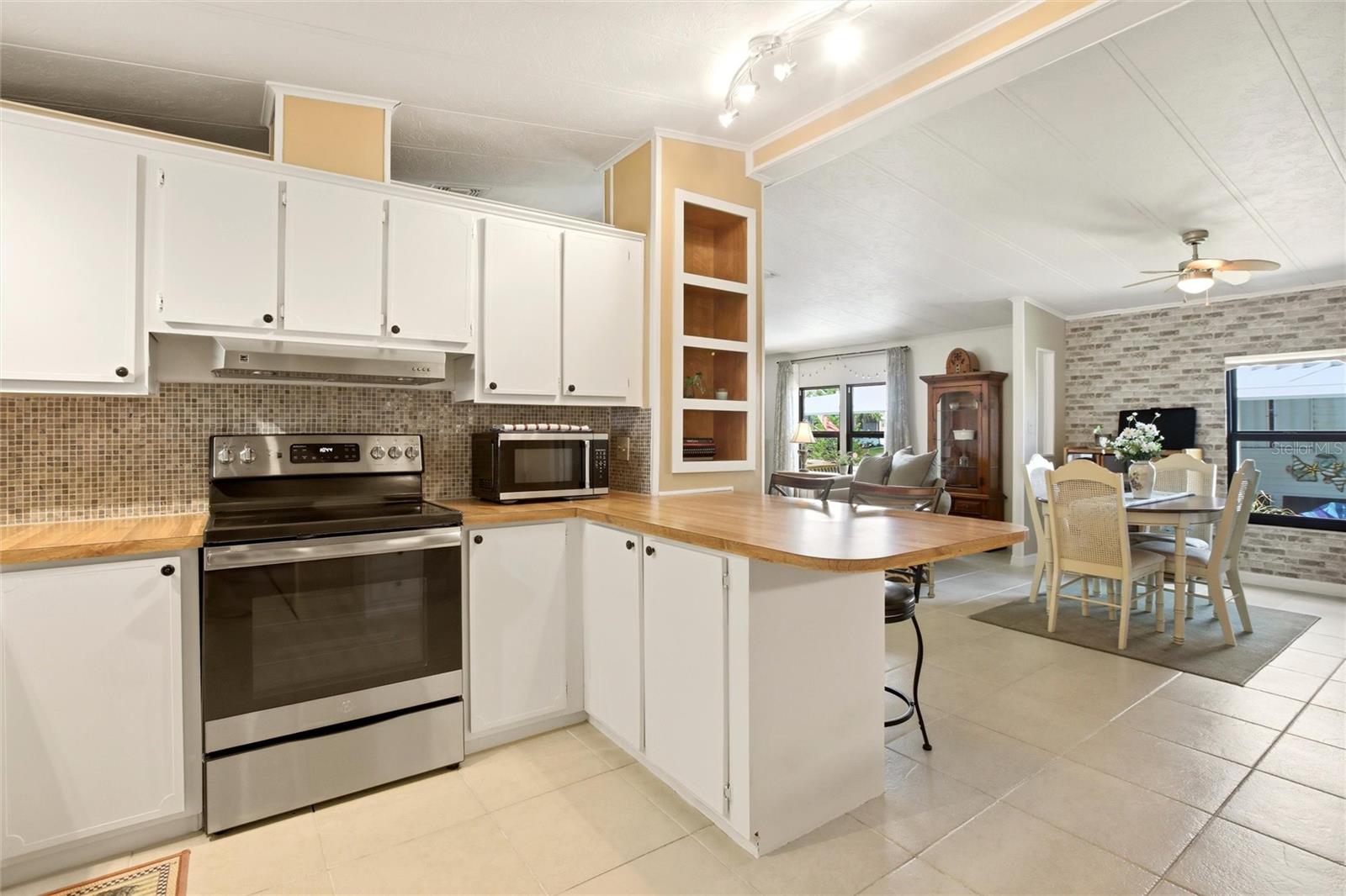 BURNT STORE COLONY MHP COOP - Residential