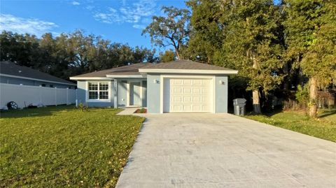 A home in LAKELAND