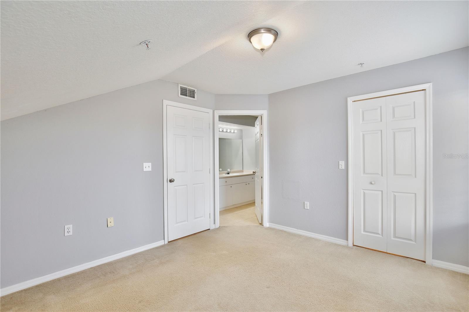 CHARLES TOWNE/PK CENTRAL CONDO - Residential Lease