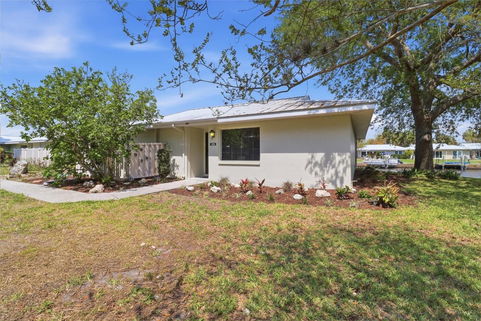 THE BAY VILLAS - Residential