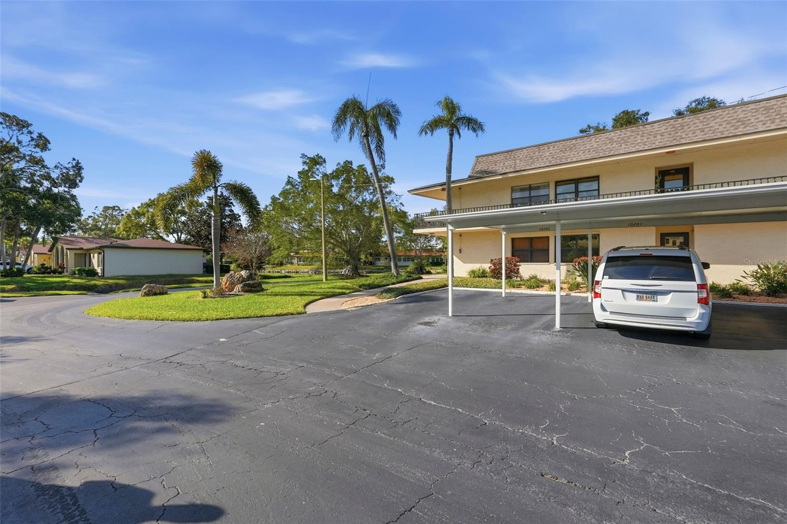 VILLAS DE GOLF CONDO - Residential