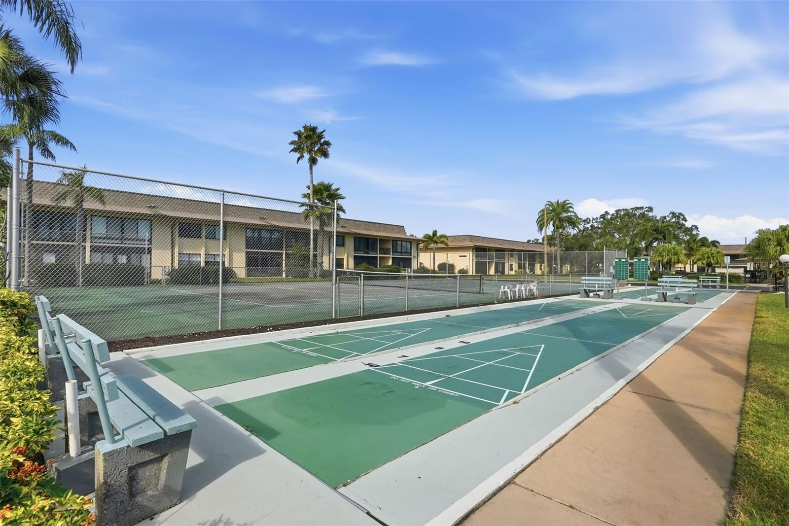 VILLAS DE GOLF CONDO - Residential