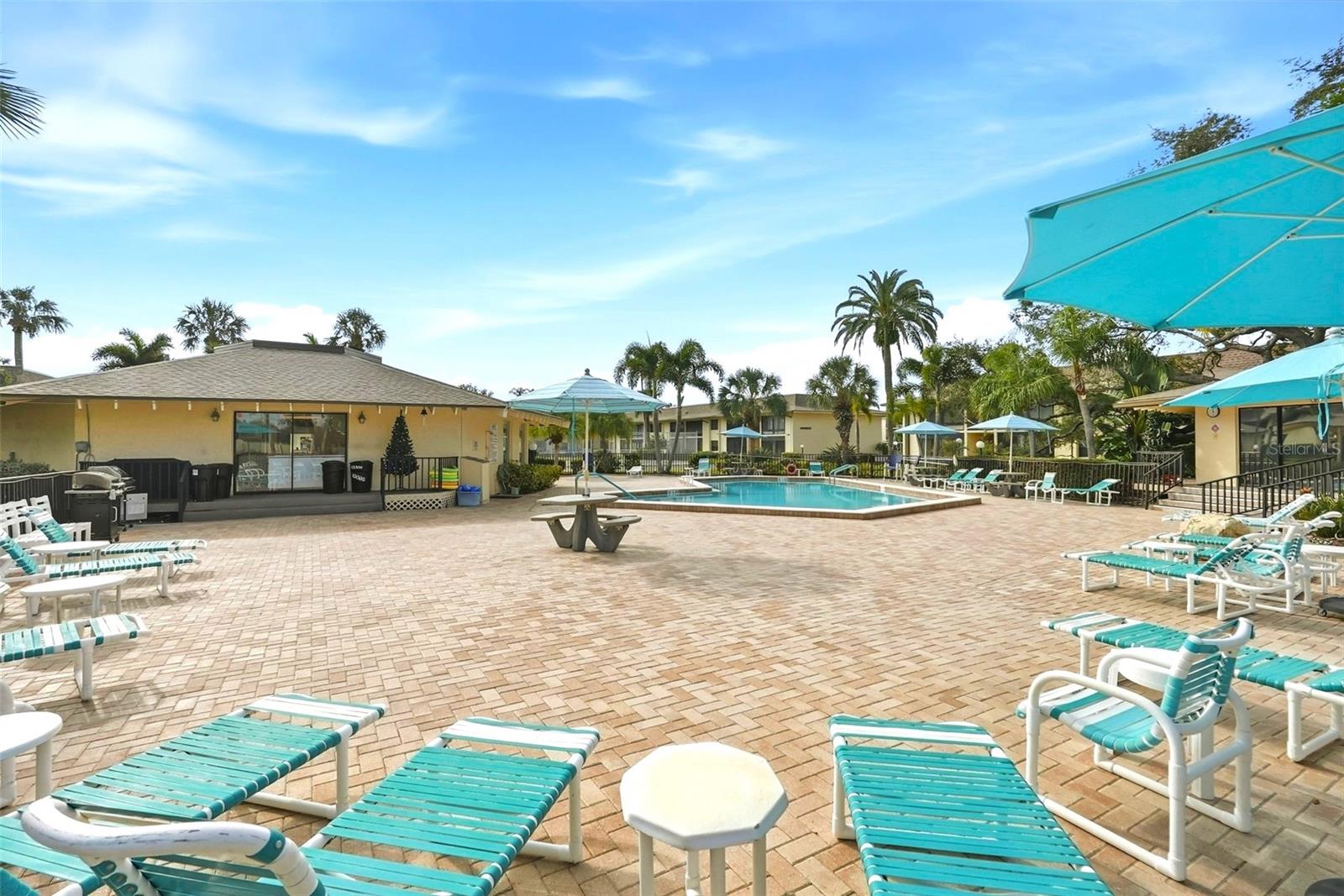 VILLAS DE GOLF CONDO - Residential