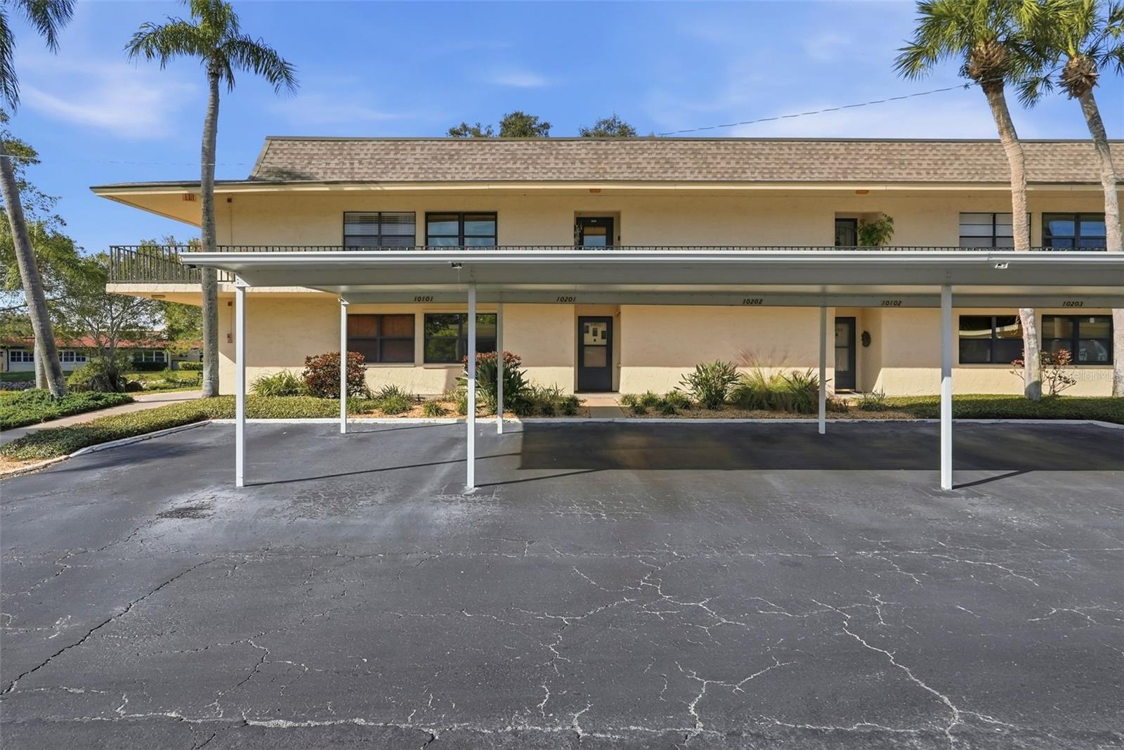 VILLAS DE GOLF CONDO - Residential