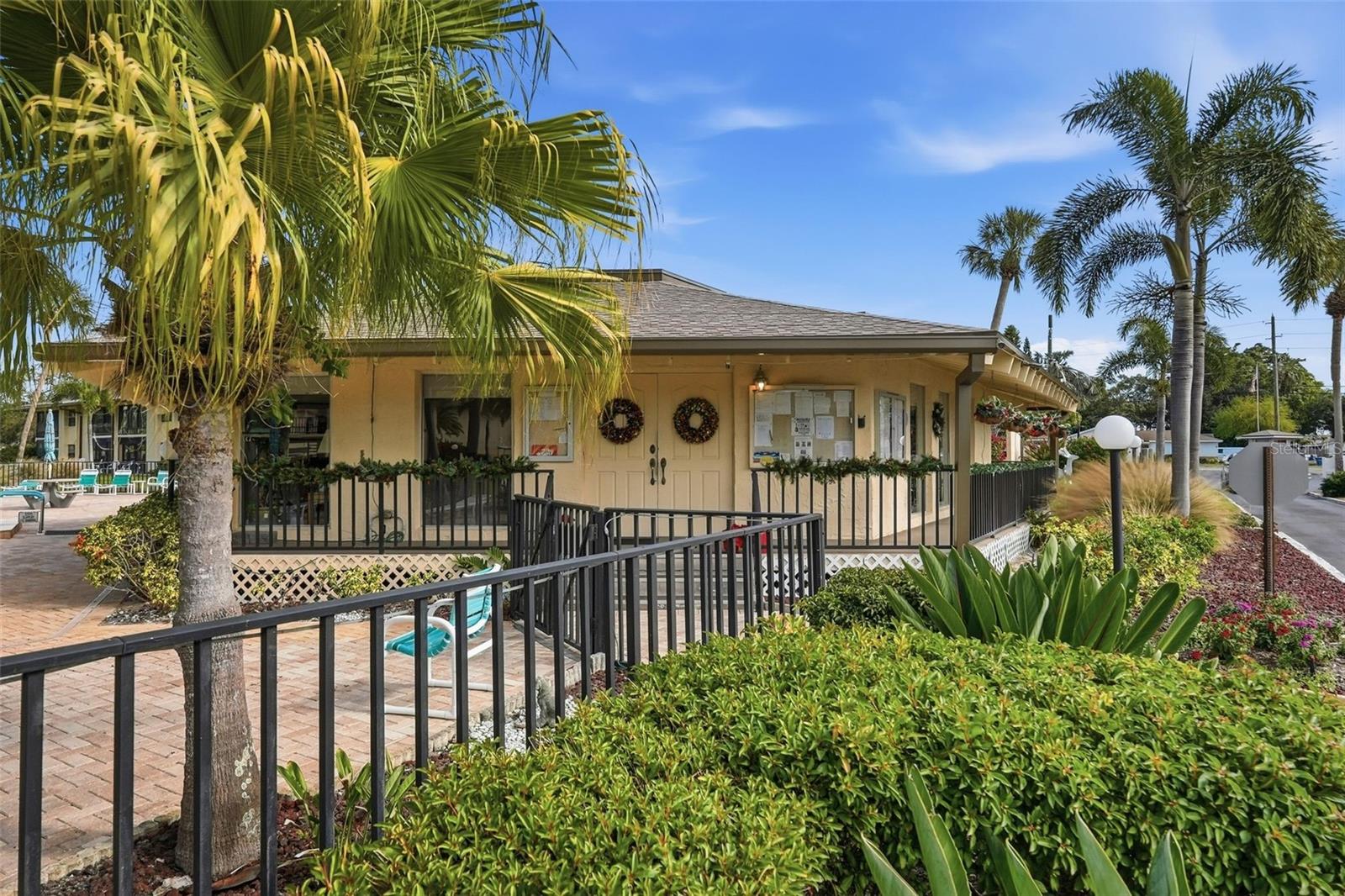 VILLAS DE GOLF CONDO - Residential